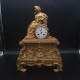 Reloj de sobremesa francés en oro fino.