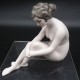 Mujer desnuda en porcelana . Dressel Kister & Company